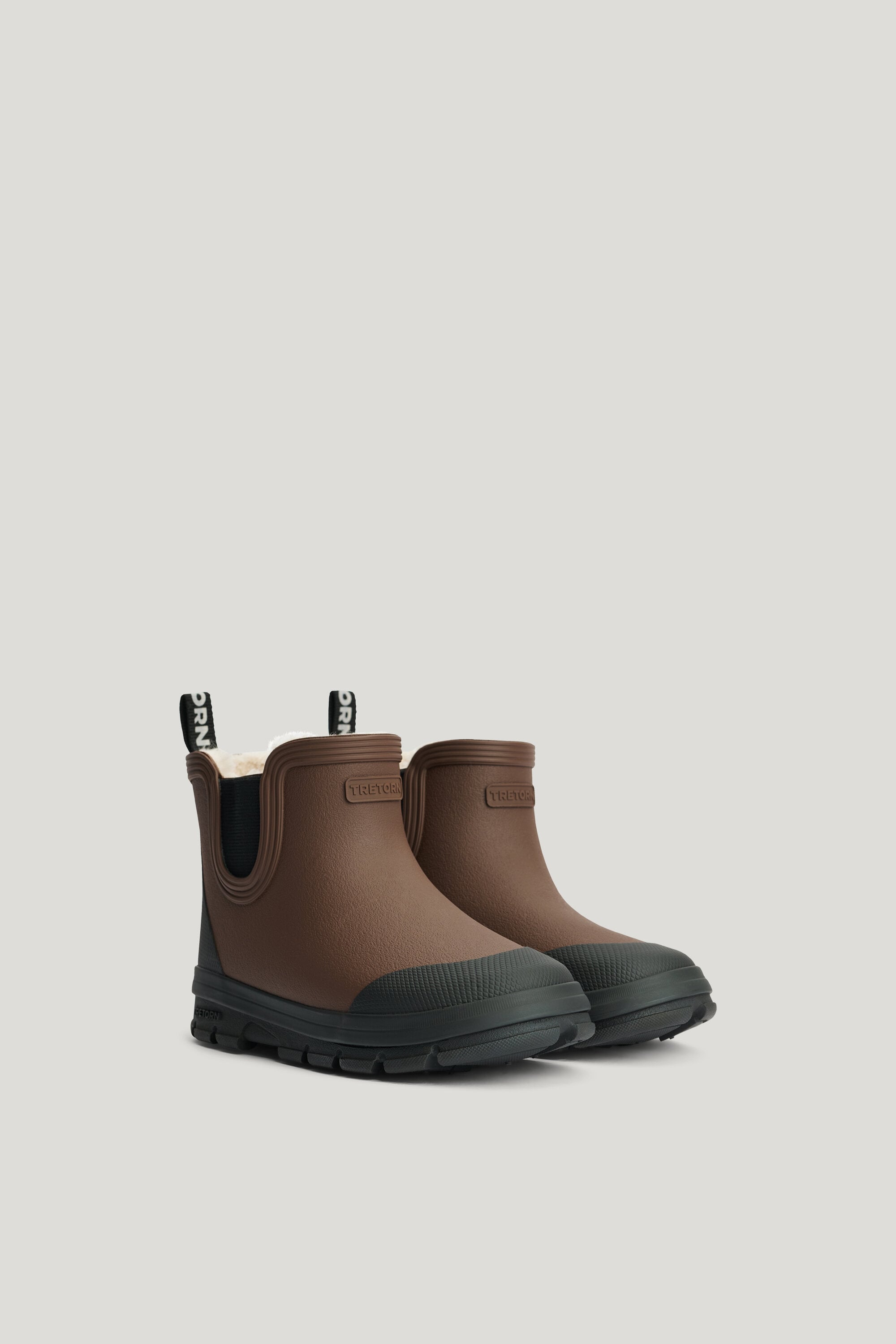 Chelsea boots in snow best sale